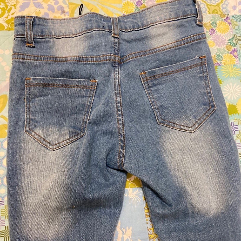 LIGHT WASH RIPPED JEANS - Picture 4 of 4